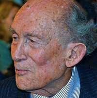 Drie kwartier stond de eminente Johan Witteveen (93) achter het spreekgestoelte. Nog kaarsrecht en zonder ook maar een slok van het glas ‘spreekwater’ te nuttigen. Foto's: Rinus Vuik