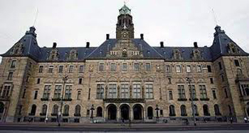 De gemeenteraad heeft in meerderheid besloten dat er toch een vorm van 'gebiedsbestuur' van Rotterdam moet komen.