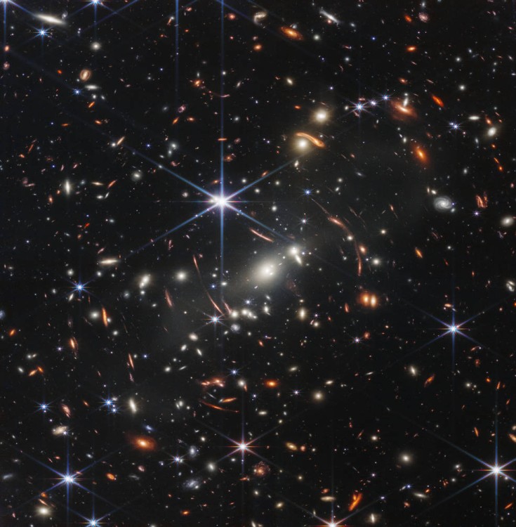 Webbtelescoop kijkt door 'gravitatielens' 12,7 miljard jaar terug