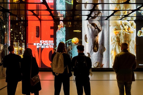Design in Motion Festival (DEMO). 24 uur lang 5000 digitale schermen in Nederland