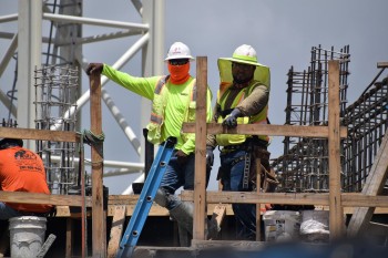 De werkbroek in de stad, van modestuk tot gereedschap