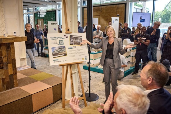 Circulair gebouwd centrum voor hergebruik in Overschie