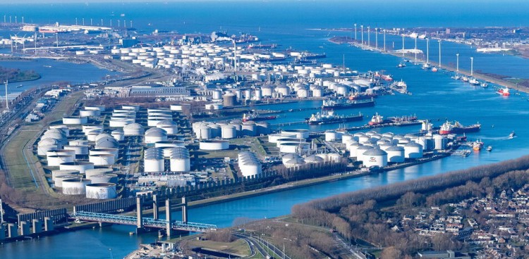 Mega recyclinghub Maasvlakte wil 80.000 ton plastic per jaar om zetten in olie