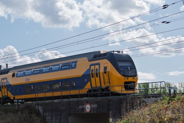 Voor €49 per maand onbeperkt treinreizen buiten de spits van half juni tot 31 augustus