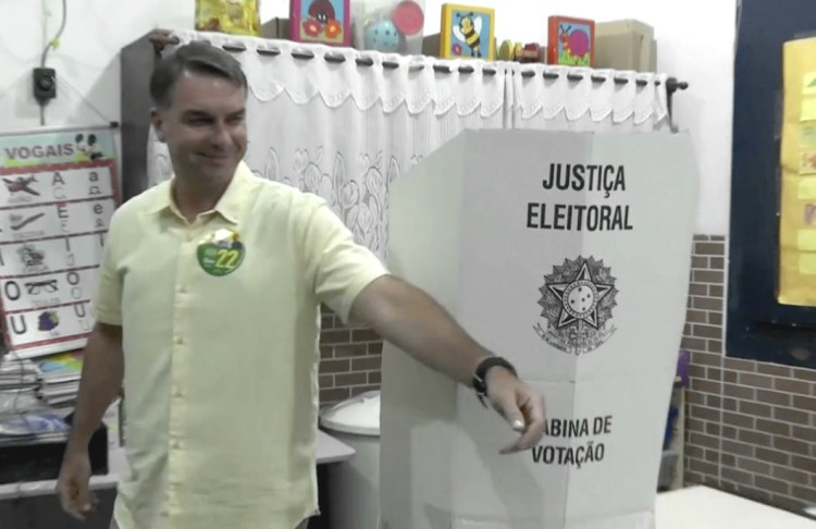 Rechtse Bolsonaro wint in eerste ronde van Lula: Brazilianen hopen op lagere rente en prijzen