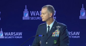 NATO-generaal Grynkewich in Warschau: 'Mijn taak is het om te zorgen dat ándere mensen wakker liggen