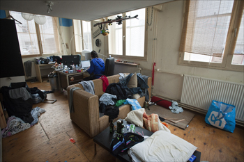 Op overnamekosten moet men alleen ingaan als men zelf voor een koopje op de eerste rij kan zitten. Laat ook vorige bewoners, die azen op overnamegeld, duidelijk weten dat je geen plicht hebt.